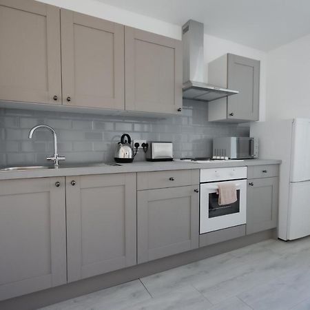 Platform Stadium Apartment With Parking Kingston upon Hull Exterior photo