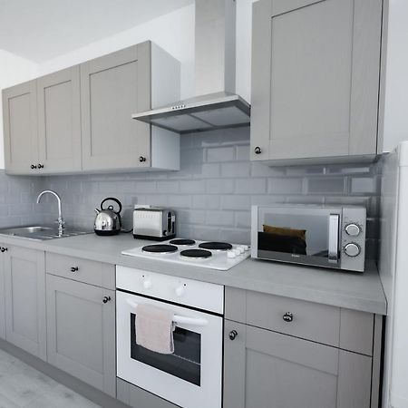 Platform Stadium Apartment With Parking Kingston upon Hull Exterior photo