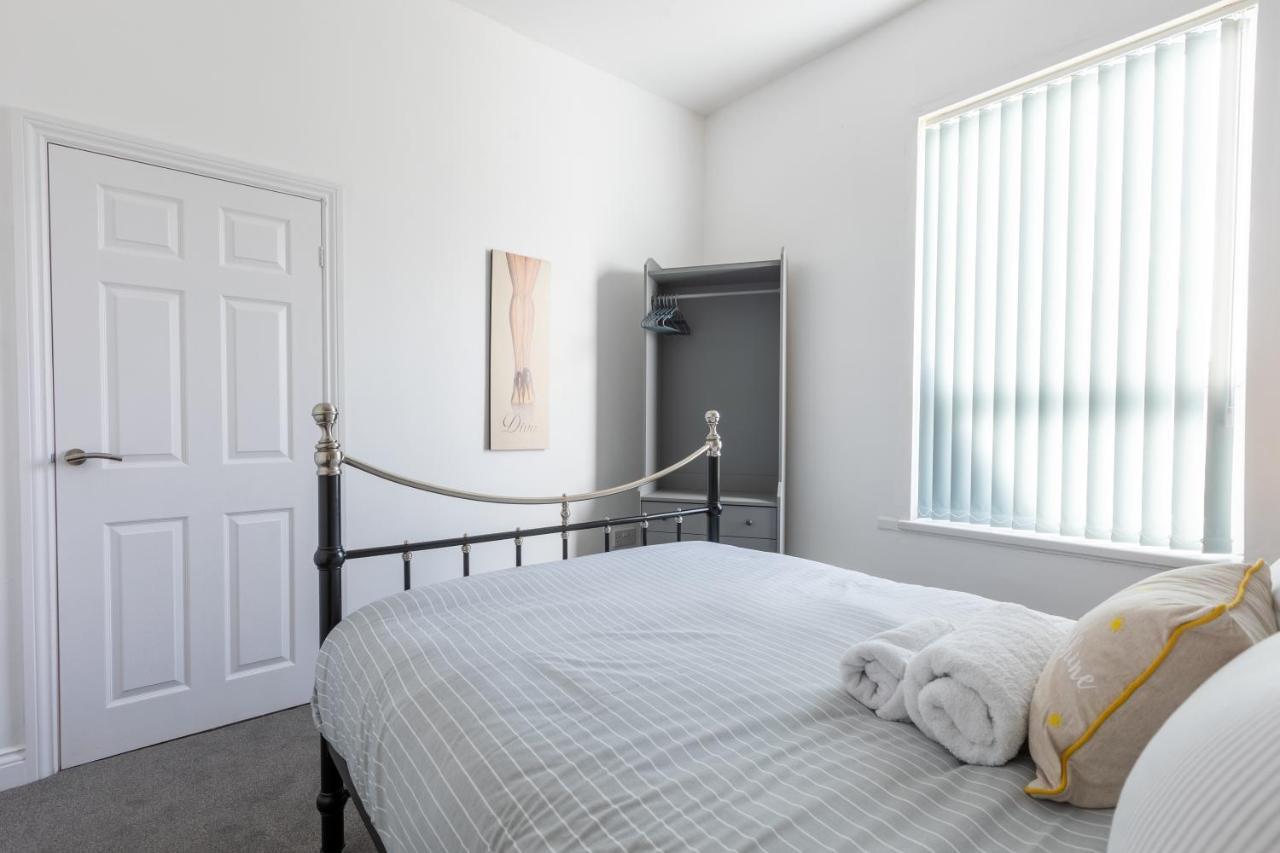 Platform Stadium Apartment With Parking Kingston upon Hull Exterior photo