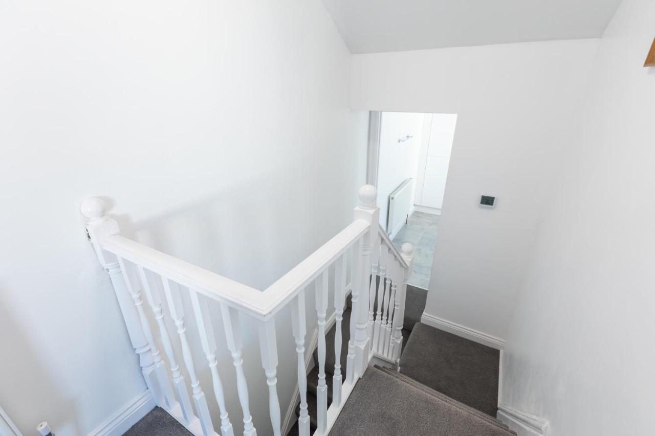Platform Stadium Apartment With Parking Kingston upon Hull Exterior photo