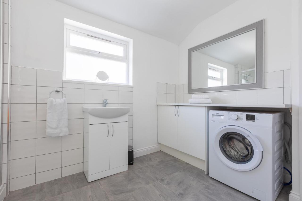 Platform Stadium Apartment With Parking Kingston upon Hull Exterior photo